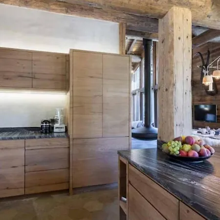Designed Chalet With Ski-in'ski-out Access Val-dʼIsère