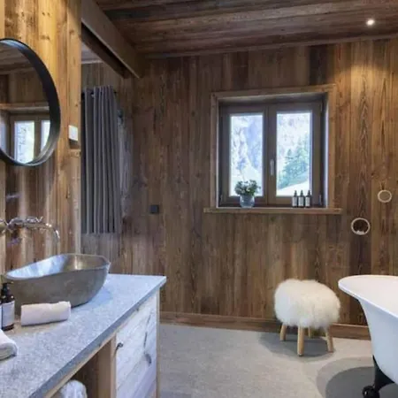 Willa Designed Chalet With Ski-in'ski-out Access