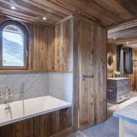 Willa Designed Chalet With Ski-in'ski-out Access Val-dʼIsère