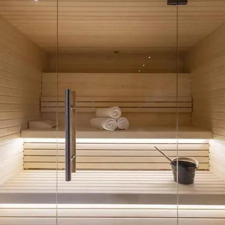 Designed Chalet With Ski-in'ski-out Access Val-dʼIsère