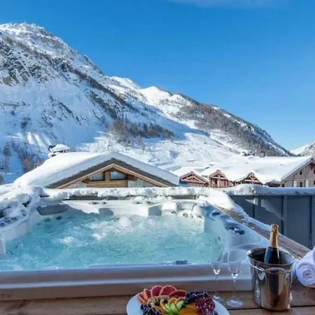 Designed Chalet With Ski-in'ski-out Access Willa